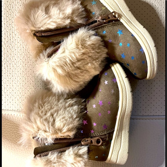 (Toddler) Cat & Jack & Olive Eddie Faux Fur Boots (NWOT), Size 5M (2 Pair): $20 - Picture 13 of 16